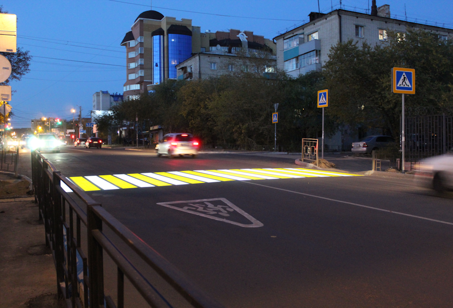 В Чите заработали еще пять проекционных пешеходных переходов